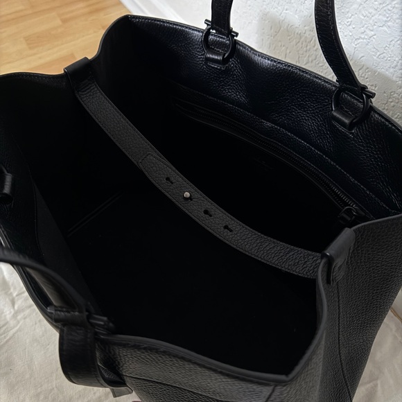 Salvadore Ferragamo Black Tote. - Picture 2 of 4